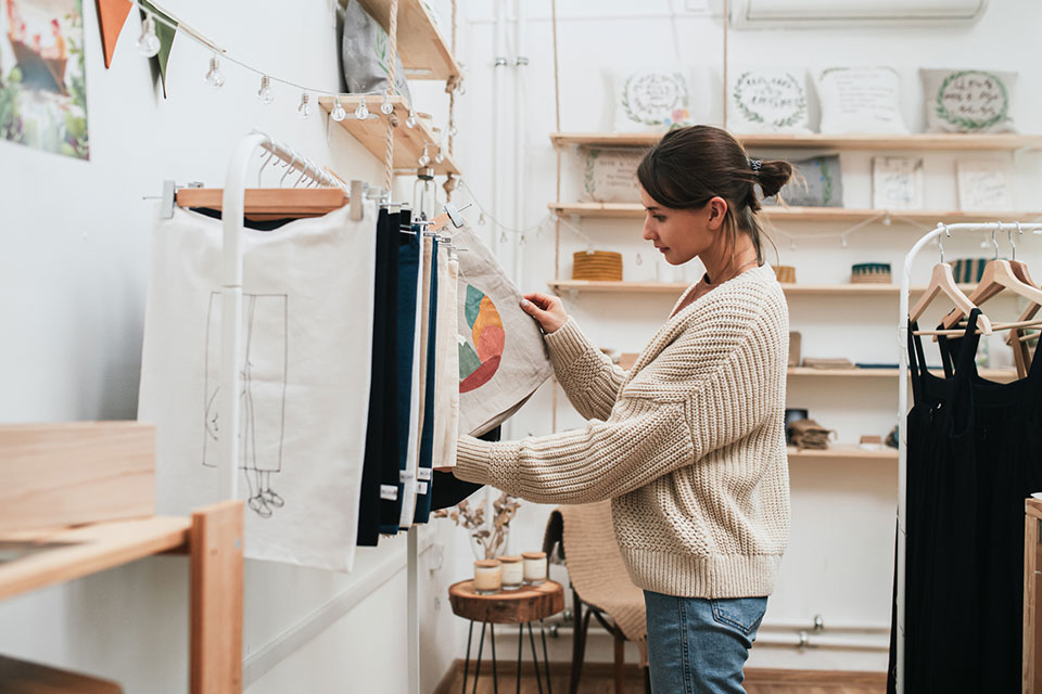 Moda sostenible Cómo crear un armario consciente en tu vivienda